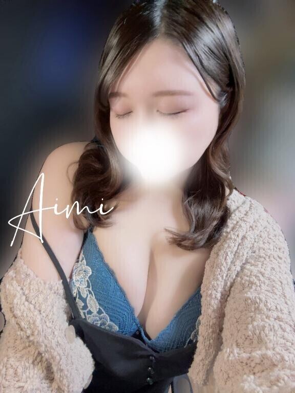 目瞑ってる表情