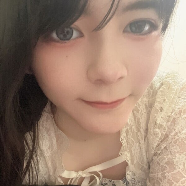 寝転びながら自撮り撮ってみました！