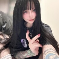 黒髪にしました
