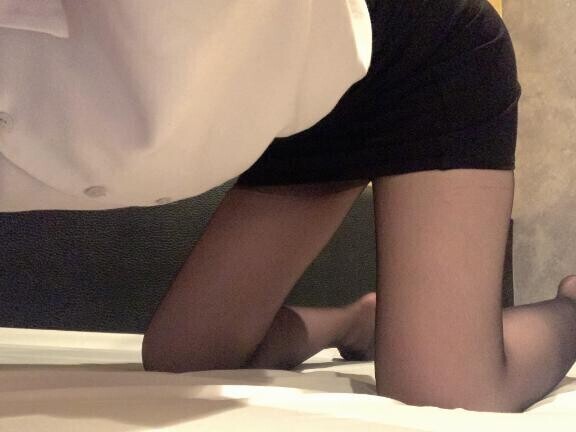脚を広げて・・?