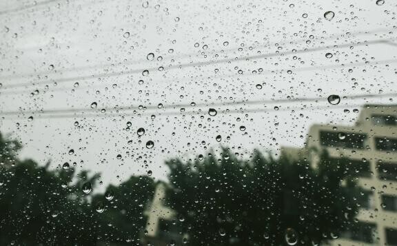 雨の日は…