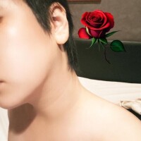 首にキスされると、