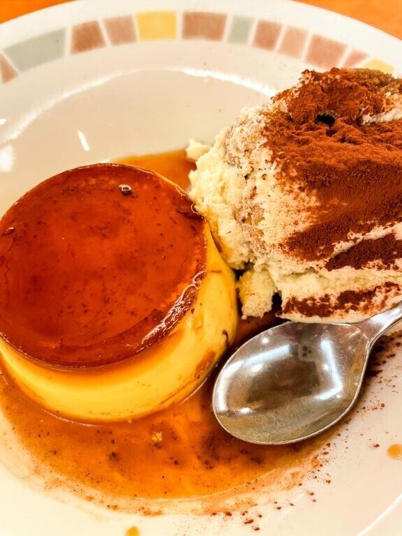 プリンとティラミスクラシコの盛り合わせ?