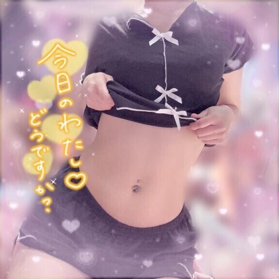 ぱじゃまから腹チラ