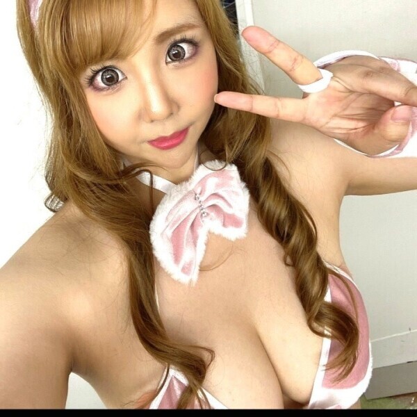 前職、AV女優。