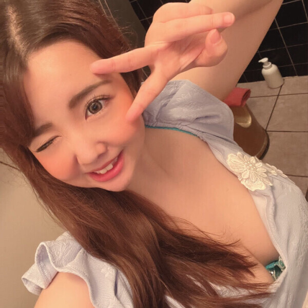 前職、AV女優。