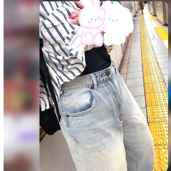 カジュアル私服。