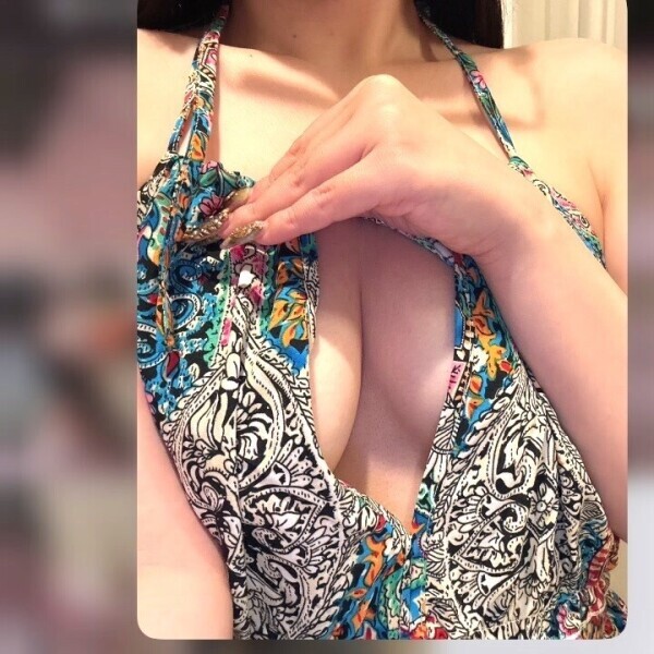 前職、AV女優。