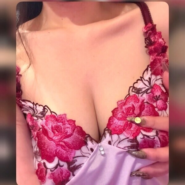 前職、AV女優。