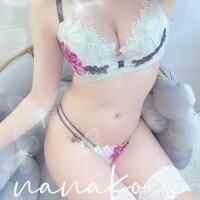 ななこ