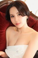 美しさと可愛さがベストマッチしたお顔立ちの【穂香-ほのか-】さんのご紹介です。