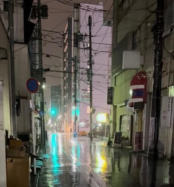 雨やばー😵