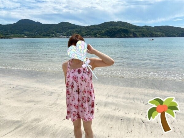 後ろの海