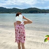 後ろの海