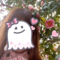 花をバックに