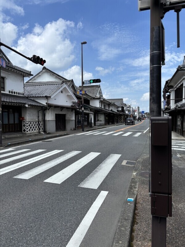 白壁の街並
