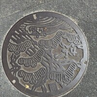 松模様のマンホール