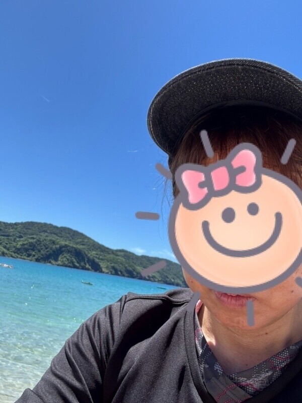 エメラルドブルー