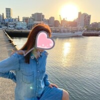 夕陽をバックに