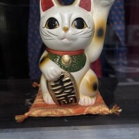 招く