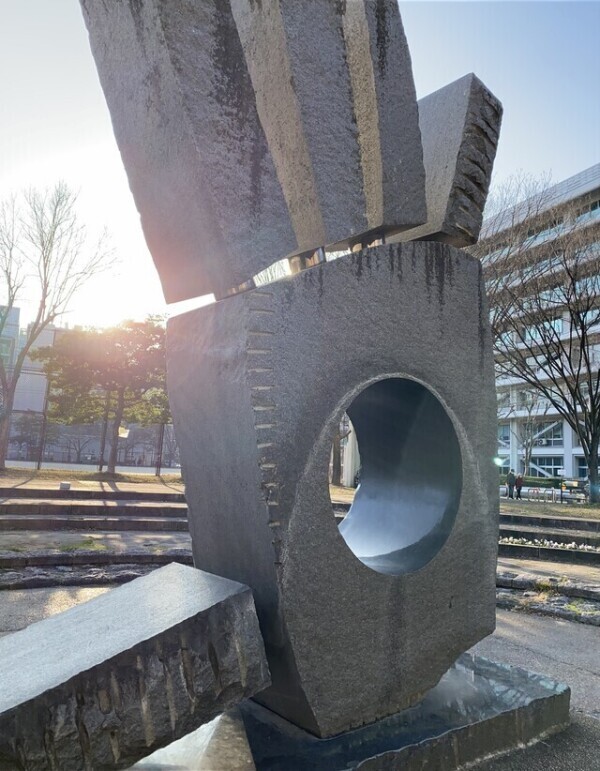 手