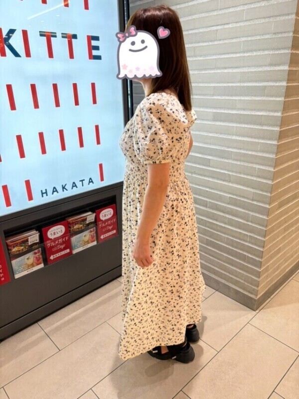 KITTEの前で