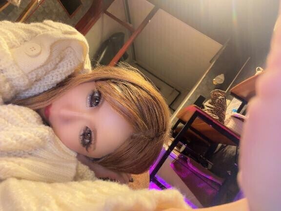 【白いニットは冬らしさ】