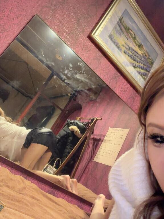 【本日の鏡越しシルエットは】