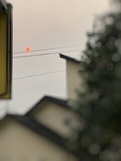 月を超える