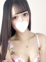 ８月２６日(火) AM１１時 新人【くれは】さん入店♪