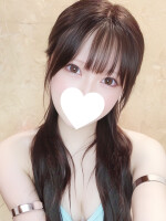 １０月１１日(土) AM９時 新人【かなえ】さん入店♪