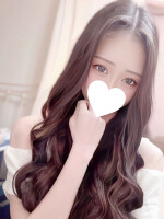 １月１２日(月) AM９時 新人【りな】さん入店♪