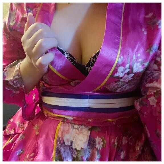 ふわふわ弾力揉んでみる…？??