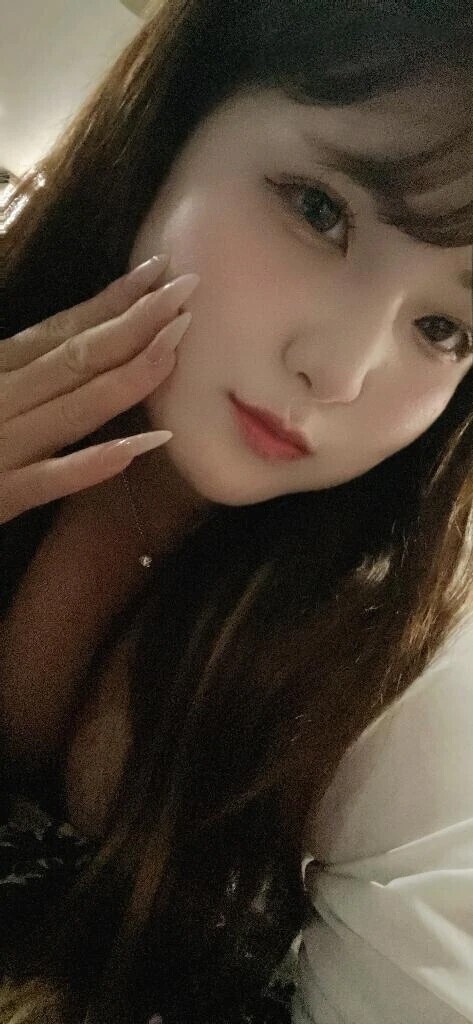ねぇ、私とどんな事してみたいか正直に言ってごらん？♥️