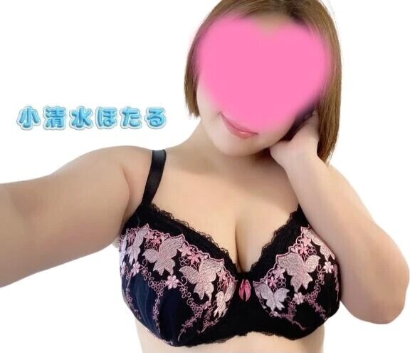 胸の蝶々可愛いでしょ？♡