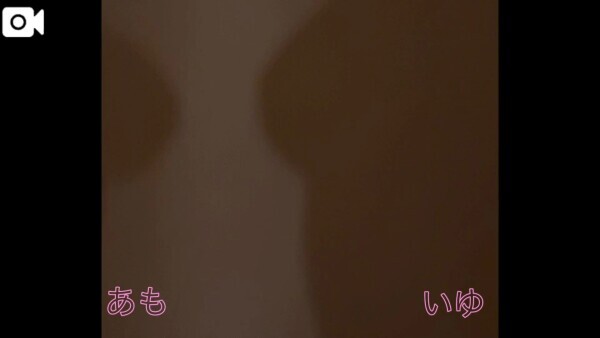 影でこっそり揺らしてるものは....