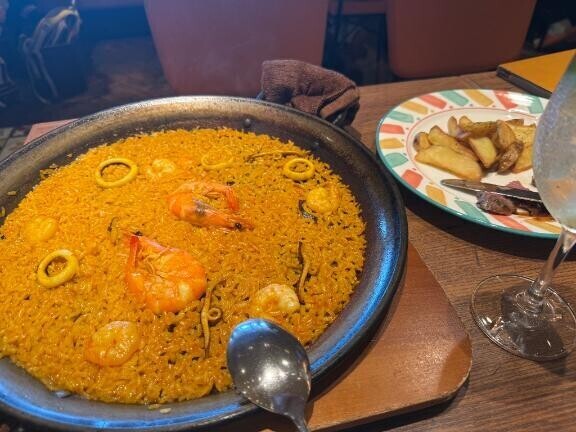 お昼はスペイン料理😊