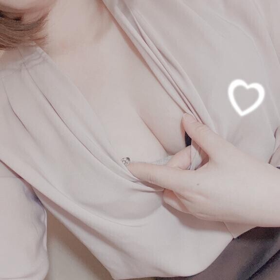 |•ω•,,)ﾁﾗｯ