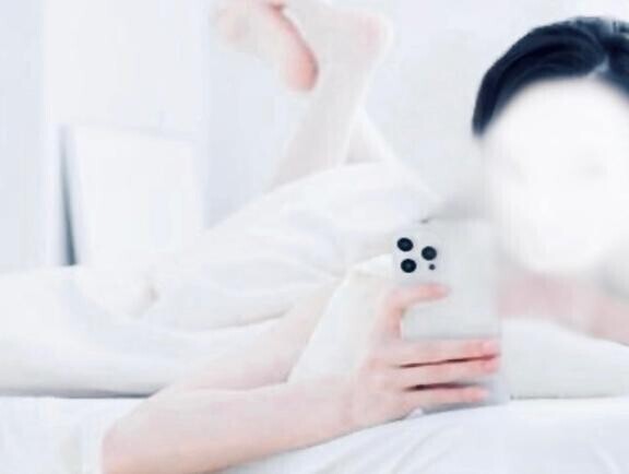 ベッドで自撮りから🤳始まる🔛寒い朝🕊️