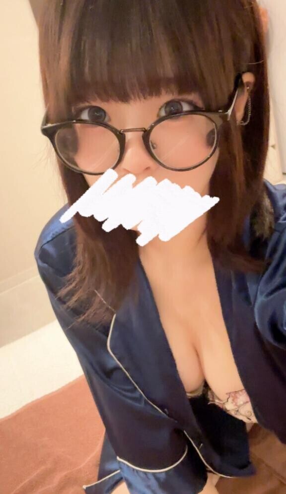 おはよぉ?? まだ寝てるの？?