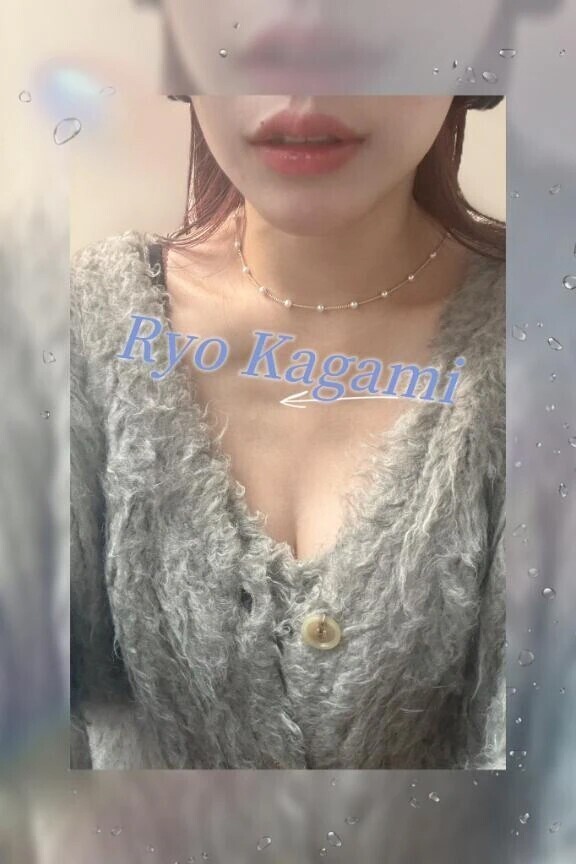 ニットの下は…