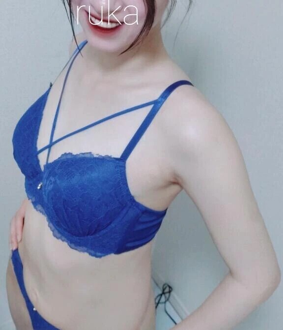 腰まで振っちゃって,,,,,,,,,,信じられなぁい♡