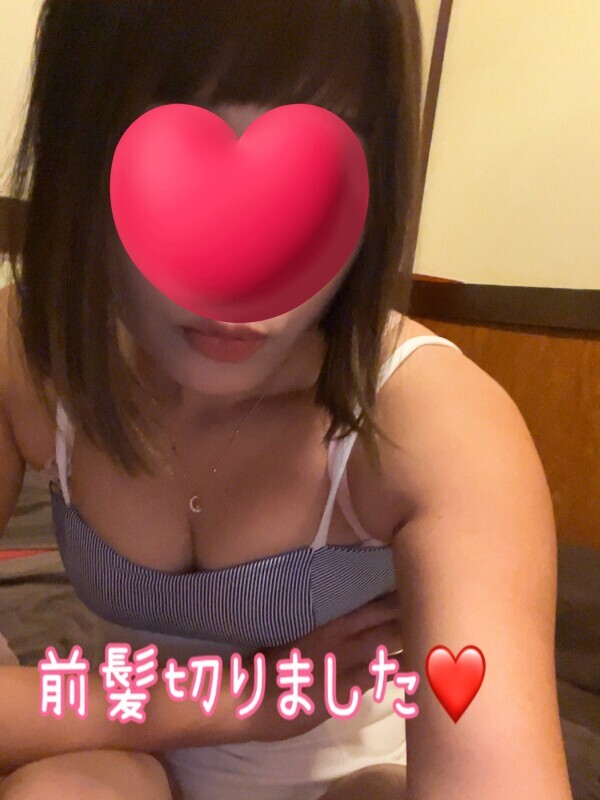 前髪セルフで切りました✂️😊