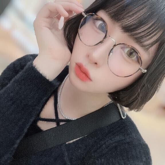 ?メガネ女子?