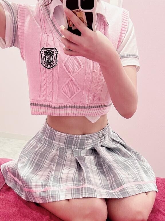 ?ピンクの衣装?
