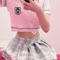 ?ピンクの衣装?