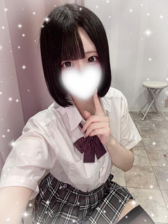 実はさっき、制服の下...ヒミツがあって...?