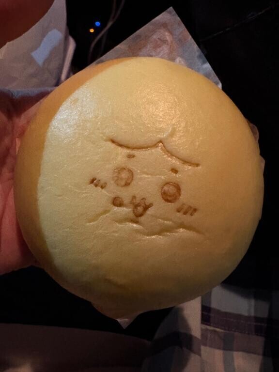 ハチワレのカレーまん??