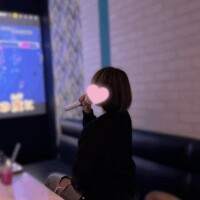 股の上で歌います？