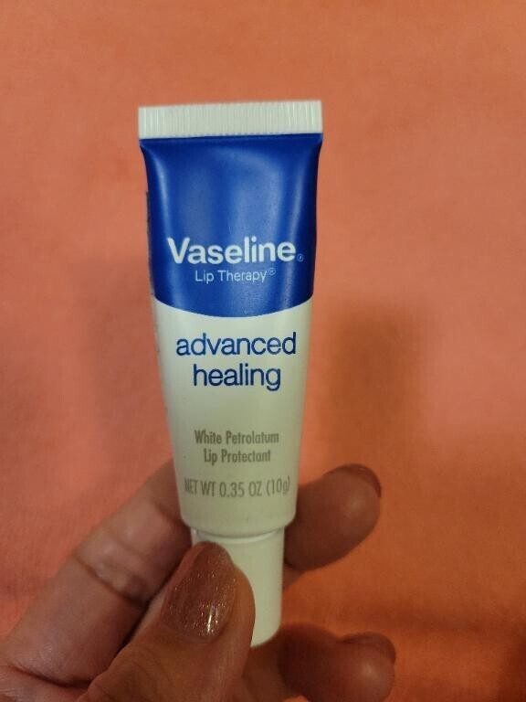 お題：普通のリップじゃもう唇のガサガサ治りません。おすすめありますか？に回答♪